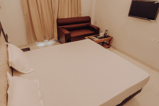 AC Deluxe Room - Image 3